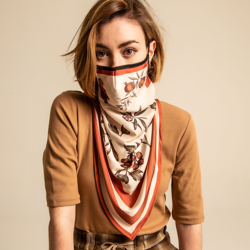 Tamara Falcó emulates Olivia Palermo with a scarf-mask