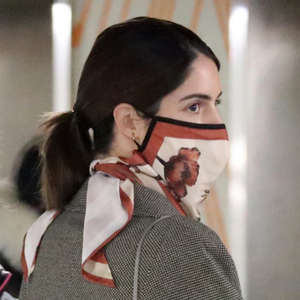 Sofia Palazuelo's look with two accessories we zoom in on: Gucci loafers and scarf mask.